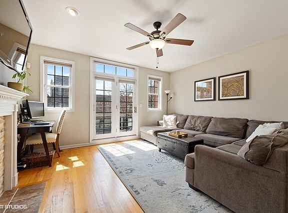 2nd image of 1916 W Belmont Ave #2E