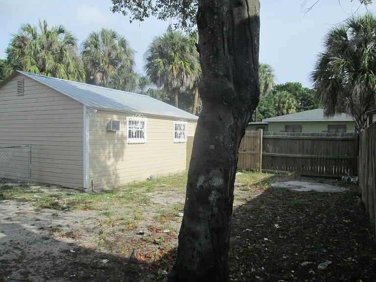 2105 W Nassau St #A — Photo 10