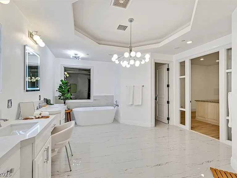 8 Rue Mediterra Dr — Photo 40