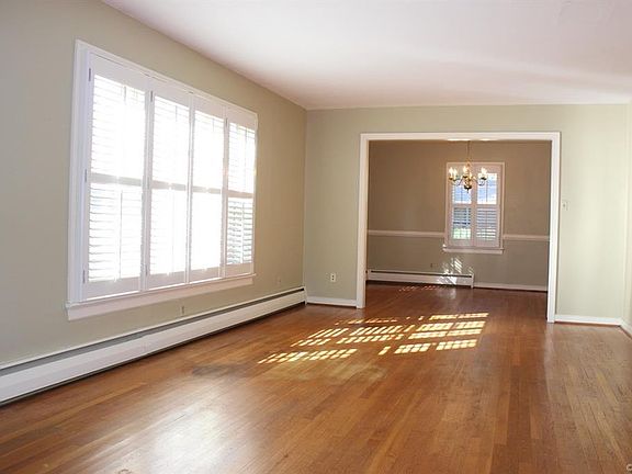 5th image of 2715 Scarsborough Dr