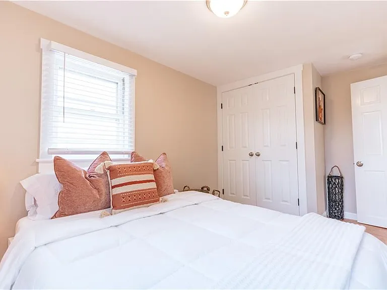 28 Dixon St — Photo 14