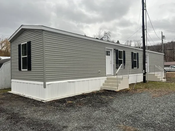 15 Blake Drive, Pownal, VT 05261