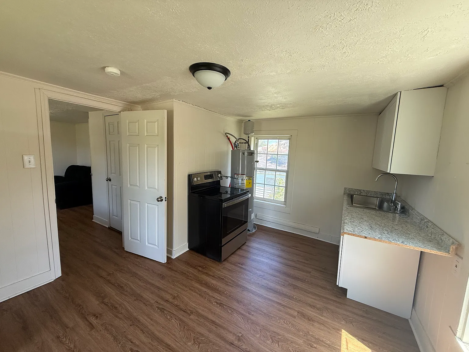 2 bed, 608 sqft, $665 — Photo 2