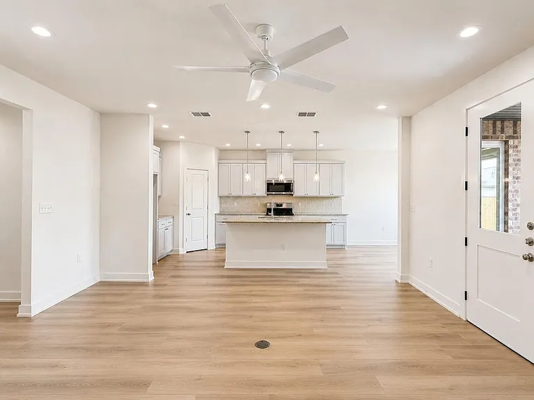 317 Cowboy Ln — Photo 10