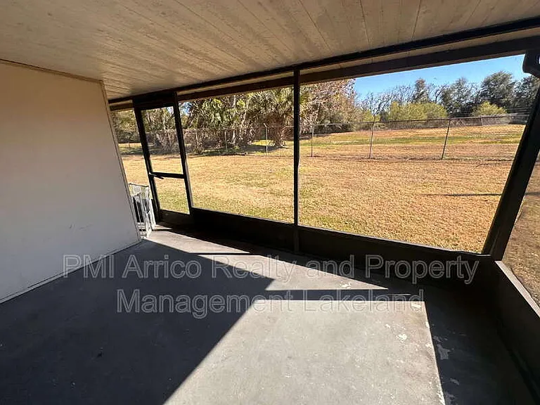 3211 Julia Ct — Photo 6