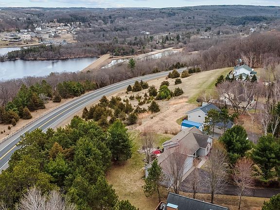 4th image of 358 Briar Ln