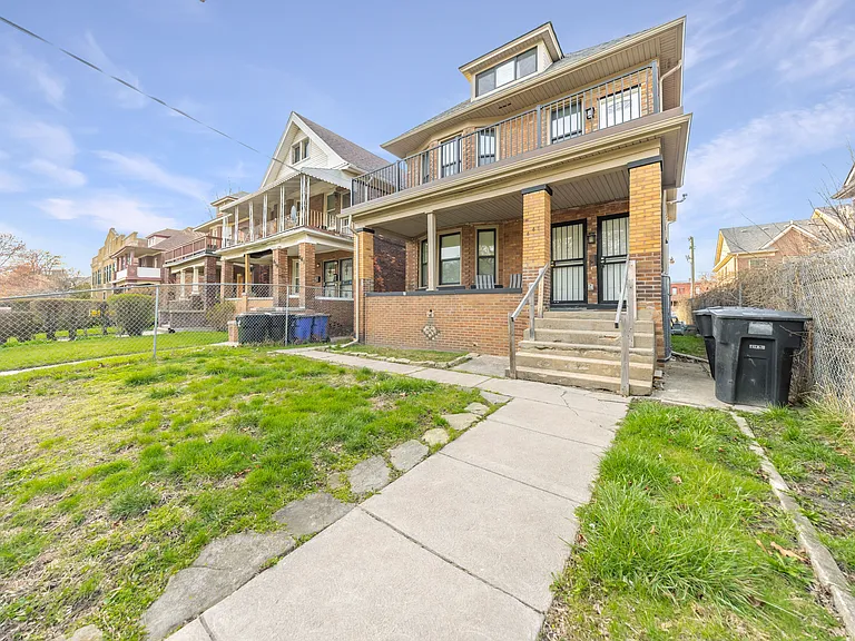 647 E Kirby St #2 — Photo 22