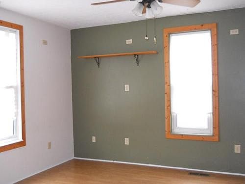 5th image of 466 W Main St