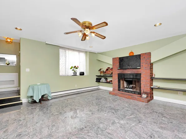 80-04 Cowles Court image 5 of 29