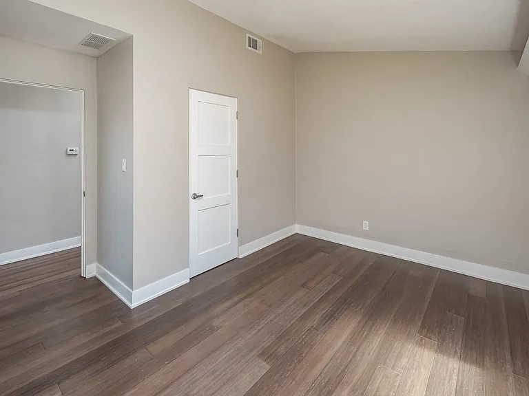 4640 5th Ave — Photo 25