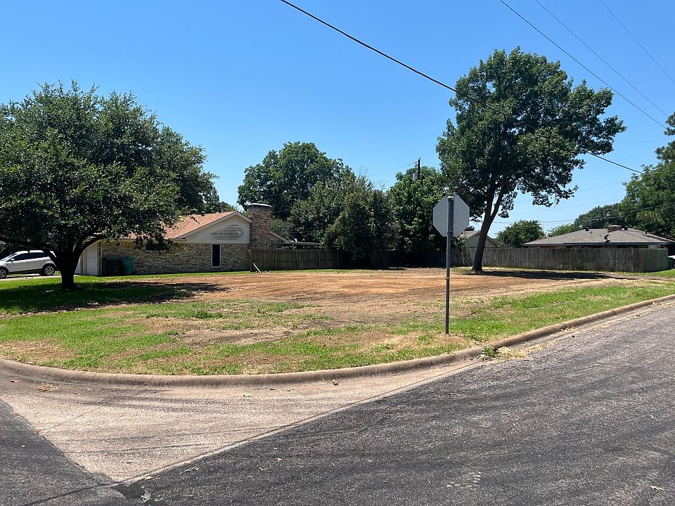 1st image of 2818 Dover Dr