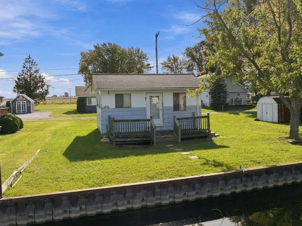 7050 Sax St, Harsens Island, MI 48028