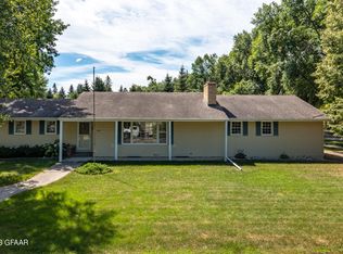 235 27th Ave S, Grand Forks, ND 58201