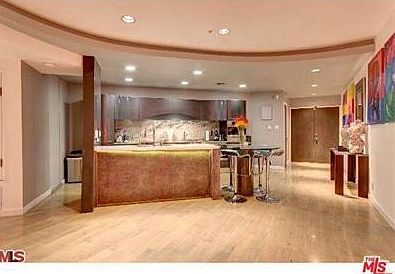 3rd image of 1201 Larrabee St APT 103