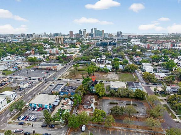 2nd image of 105 W COLUMBUS DRIVE