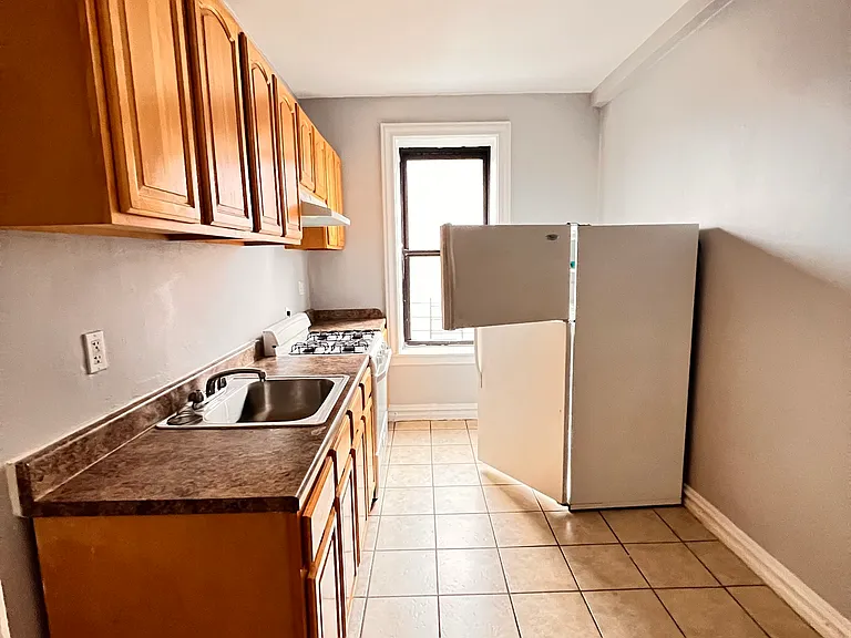 135 Amersfort Pl #3Y — Photo 1