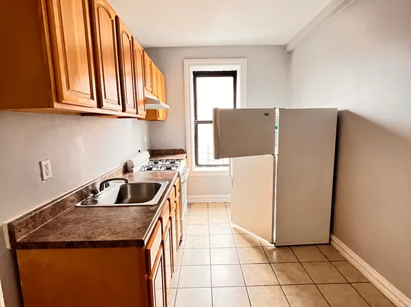 135 Amersfort Place image 1 of 5