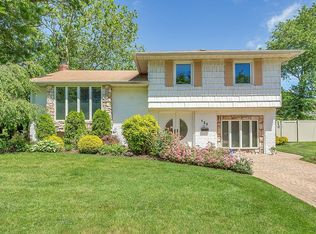 122 Racliffe Rd, Plainview, NY 11803