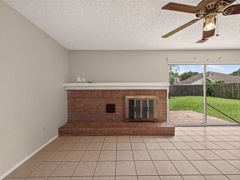 1818 Foxlake Dr — Photo 10