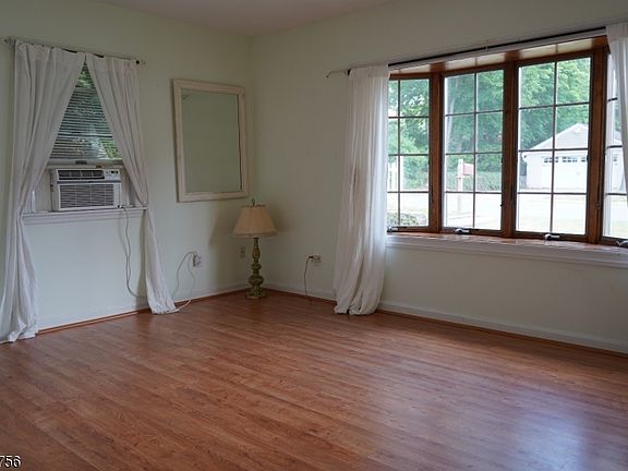 3rd image of 59 Pine St