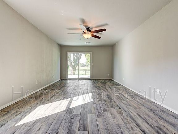 5th image of 606 Oak Creek Dr