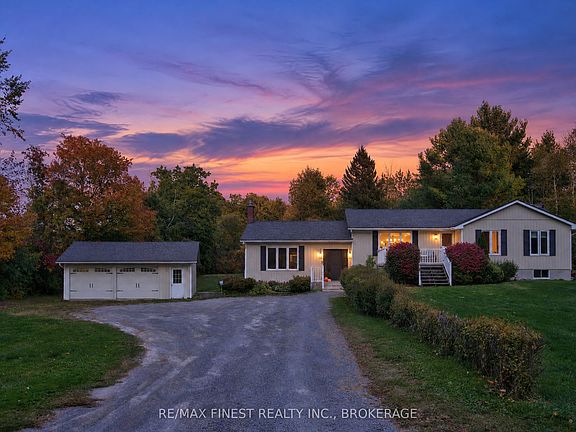 3rd image of 466 Mackenzie Rd