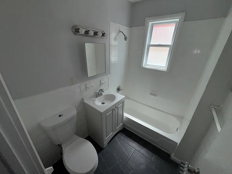 381 Leslie St #1F — Photo 6