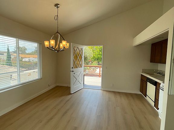 3rd image of 1300 Oak Ave #4