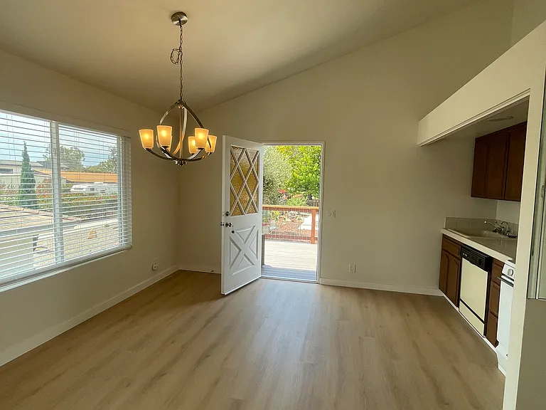 1300 Oak Ave #4 — Photo 3