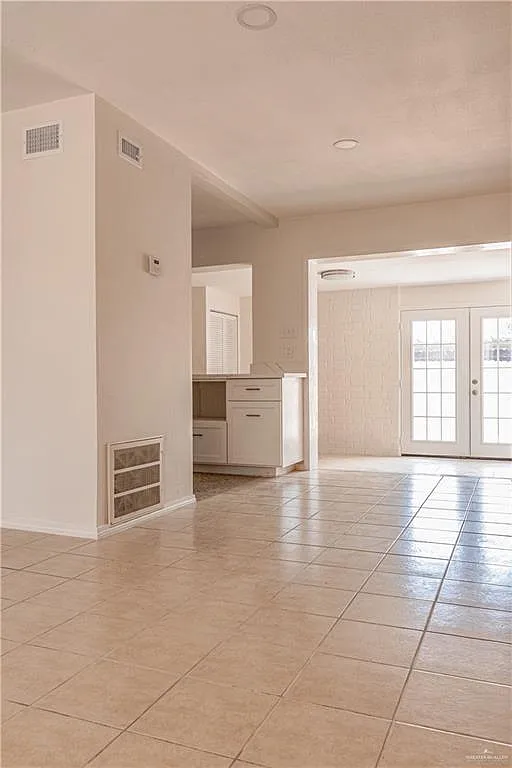 2 bed, 1.5 bath, 1130 sqft, $1,100 — Photo 3