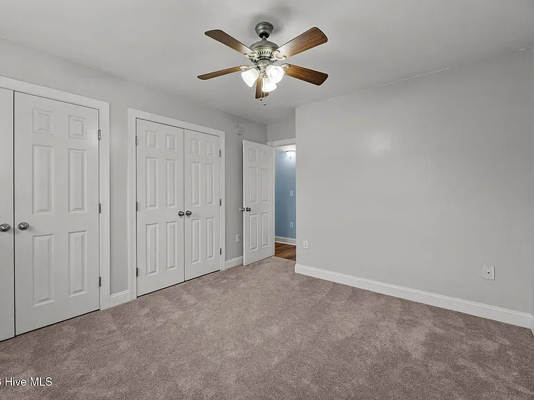 300 Hawks Bluff Dr — Photo 6