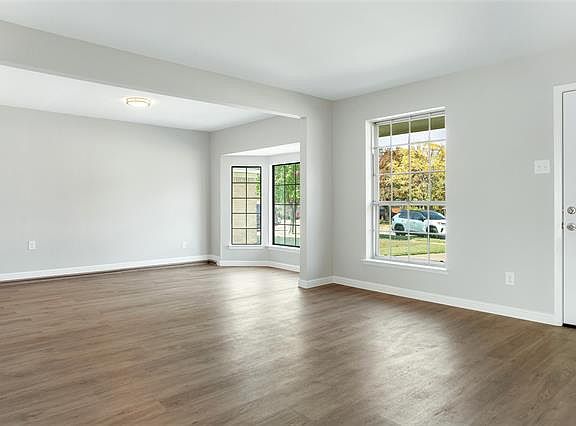 5th image of 630 Wren Ave
