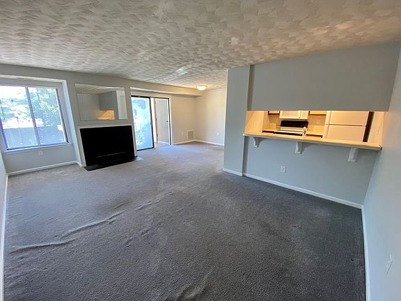 2nd image of 1121 Castle Harbour Way Unit 2D
