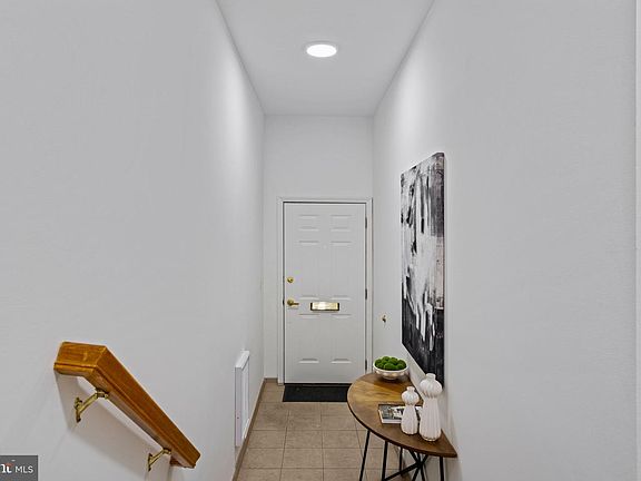 3rd image of 2341 Wallace St #B