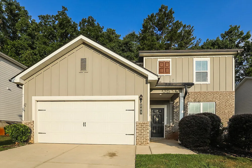 4 bed, 2.5 bath, 2410 sqft, $2,365 — Photo 1