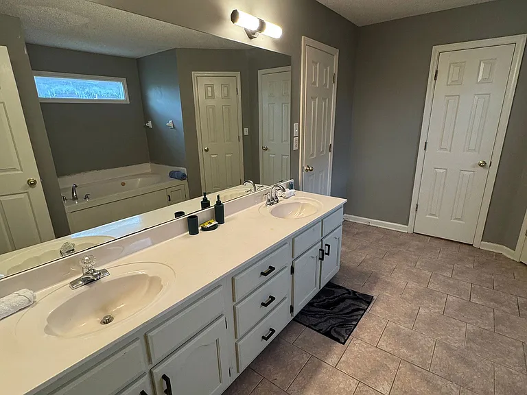 5746 Eagleston Dr — Photo 36