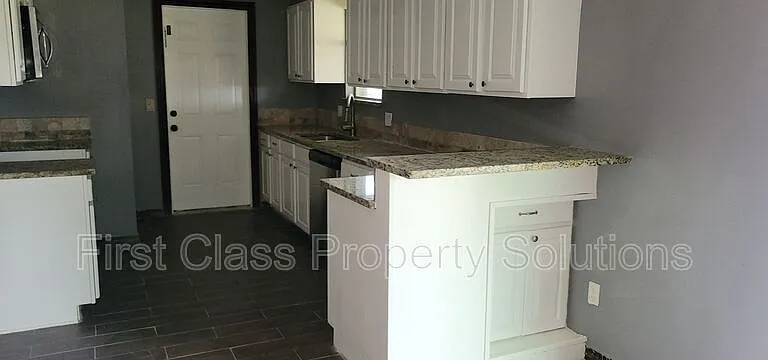 661 NW 16th St — Photo 28