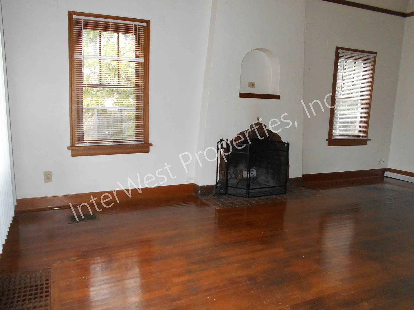 3 Bedroom Portland Home Near Reed College with Hardwoods & Large Yard — Photo 4