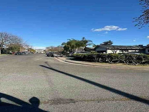 4th image of 147 Stirling Ct