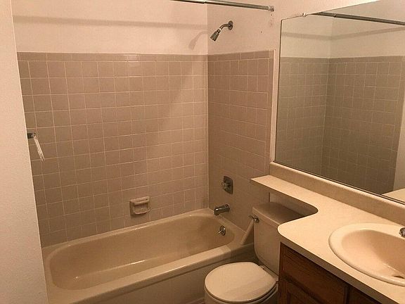 5th image of 8335 Fairmount Dr #202