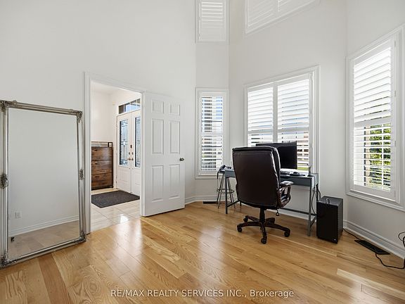 4th image of 104 Sharpe Cres