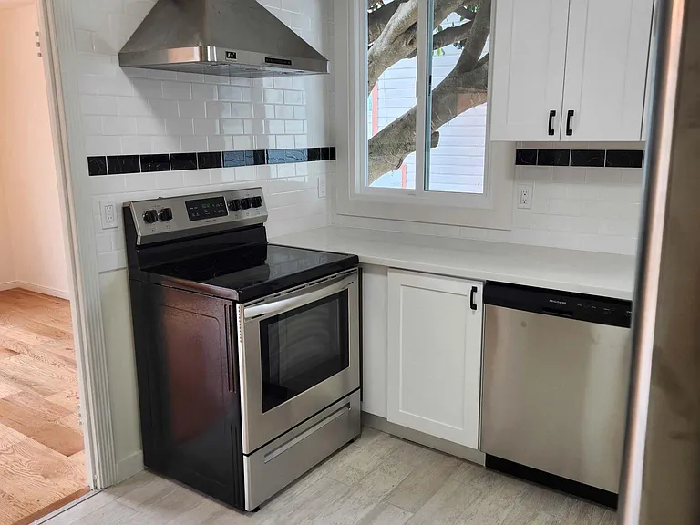 NEWLY REMODELED KITCHEN-PIC 1