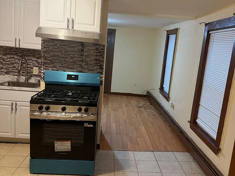 81 Bellevue Ave #A — Photo 6