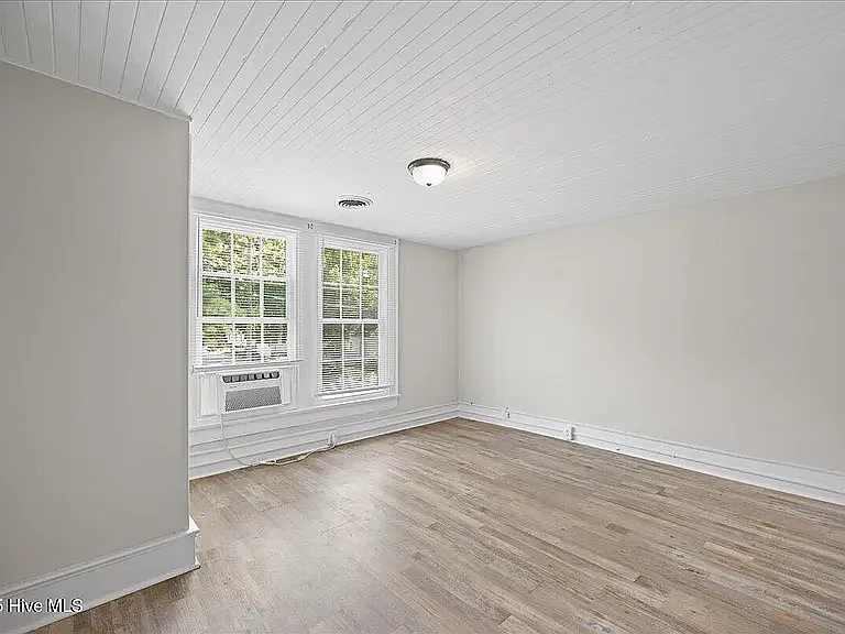 1208 Downing St SW — Photo 3