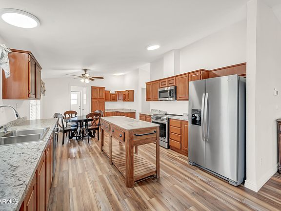 4th image of 40571 N CLUBHOUSE Street