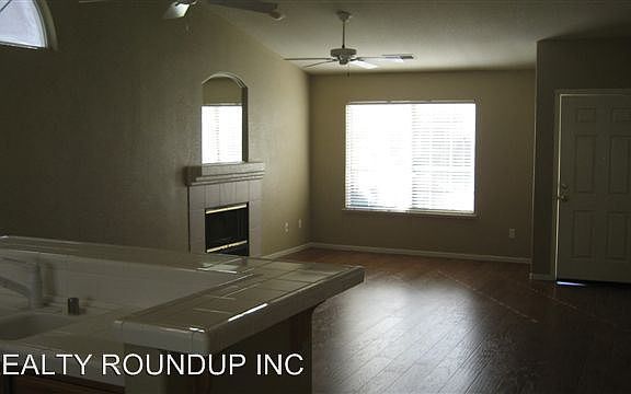 5th image of 913 Snow Lily Ct