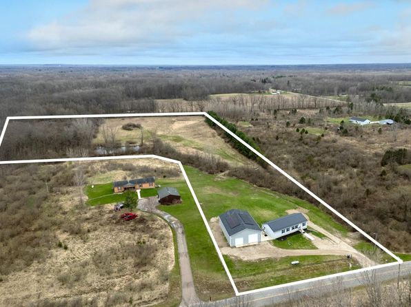 37161 39th Ave, Paw Paw, MI 49079