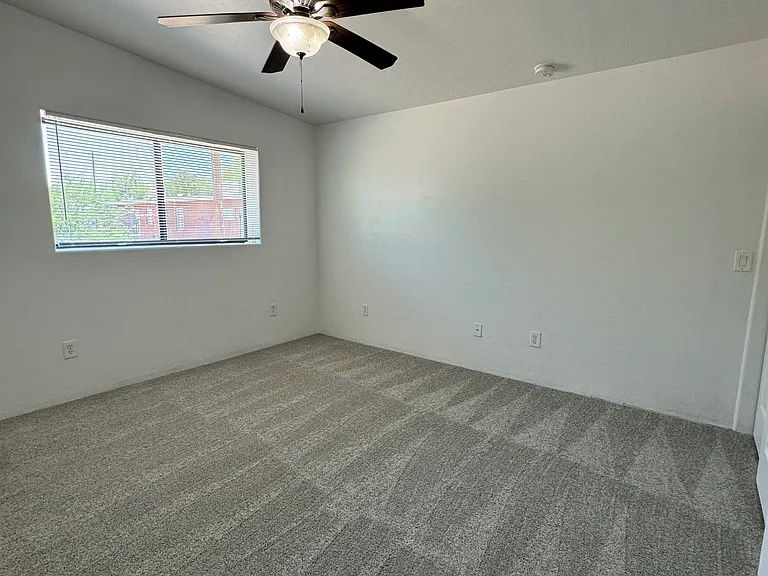 120 N Campbell Ave — Photo 16