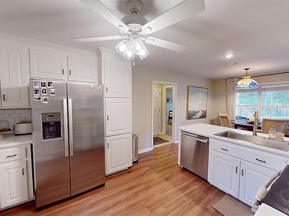 3rd image of 112 Mohegan Dr