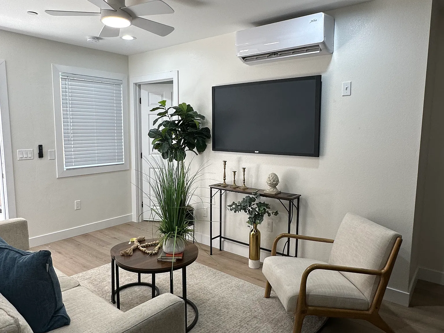 606 S Acacia Ave — Photo 1